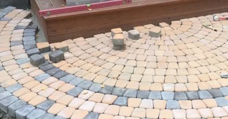 Укладка плитки на крыльцо в Волхове по цене от 837 руб. за м² | ТротуарнаяПлитка