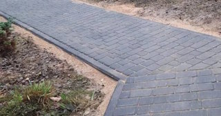 Укладка тротуарной плитки на основание в Волхове в октябре