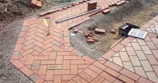 Укладка тротуарной плитки в Волхове в октябре