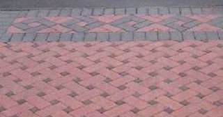 Укладка тротуарной плитки на старое бетонное основание в Волхове в октябре