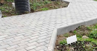 Профессиональная укладка брусчатки в Волхове в октябре